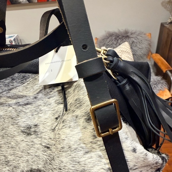 Eleven Thirty Shop Katie Weekender Travel Bag: Salt & Pepper - Picture 4 of 9